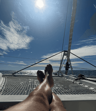 Katamaran vor Zadar bei Sonnenuntergang